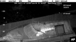 萨纳耶夫藏身在船里