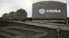 ພາບ​ທີ່​ອະ​ທິ​ບາຍການ​ປະ​ຕິ​ບັດ​ການ​ດ້ານ​ນ້ຳ​ມັນ​ສາ​ມາດ​ເຫັນ​ໄດ້​ຢູ່​ຕຶກ​ຂອງ​ບໍ​ລິ​ສັດ​ນ້ຳ​ມັນ​ລັດ​ຖະ​ບານ​ຂອງ ເວ​ເນ​ຊູ​ເອ​ລາ, PDVSA, ໃນ​ນະ​ຄອນຫຼວງ ຄາ​ຣາ​ຄັ​ສ, ເວ​ເນ​ຊູ​ເອ​ລາ, 28 ມັງ​ກອນ 2019.
