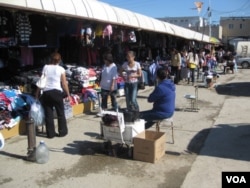 雅库茨克市的一家主要市场，有许多中国商贩在此经商。（美国之音白桦拍摄）