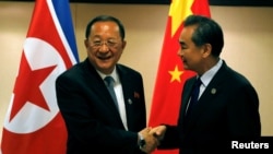 中朝外长2017年8月在马尼拉会晤（路透社）