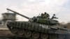 资料照片：俄罗斯坦克在俄罗斯克拉斯诺达尔地区的莫尔基诺训练场参加演练。(2021年12月14日)