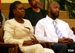 马丁的父母去年来访洛杉矶（美国之音国符拍摄）