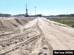 俄罗斯西伯利亚北部的一处油井(美国之音白桦 拍摄)