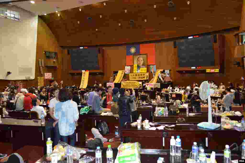 立法院议事大堂全景(美国之音申华拍摄)