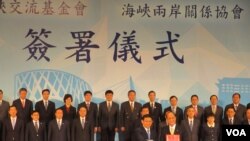 兩岸兩會第10次會談簽署2項協議 (美國之音 張永泰拍攝)