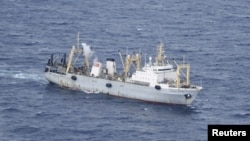 俄罗斯紧急事务机构营救船执行援救中