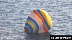 中國男子徐帥軍試圖藉以登陸有爭議島嶼的熱氣球。 (日本第11管區海上保安總部 提供)