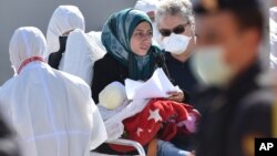 躲避國內戰亂的難民抵達意大利。