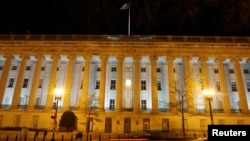 美國財政部大樓夜景（2020年12月13日）