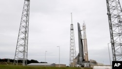 美國太空總署星期一在佛羅里達州的卡納維拉爾角，無人的宇宙神5號洲際彈道導彈發射了名為“火星大氣與揮發物演化”(MAVEN)的探測器。(視頻截圖)