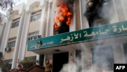 برای نخستين بار يک ماهواره متعلق به سازمان فضايی ايالات متحده (ناسا) به&zwnj;طور سه بعدی نشان می&zwnj;دهد که چه ميزان گردوغبار از صحرای بزرگ آفريقا از فراز اقيانوس اطلس عبورکرده و به جنگل آمازون می&zwnj;رسد. در ميان اين گردوغبار عواملی نظير فسفر ديده می&zwnj;شودکه مغذی قوی ای است و آمازون برای رشد و شادابی به آن نياز دارد. (عکس از مرکز پروازهای فضايی گودارد متعلق به ناسا)