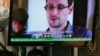 A TV screen shows a news report on Edward Snowden, a former CIA employee who leaked top-secret documents about sweeping U.S. surveillance programs, at a restaurant in Hong Kong, June 12, 2013. 