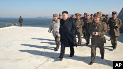 圖為金正恩3月14日視察軍備(資料照片)