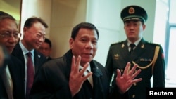 资料照：菲律宾总统杜特尔特2016年10月18日抵达北京的一座酒店。