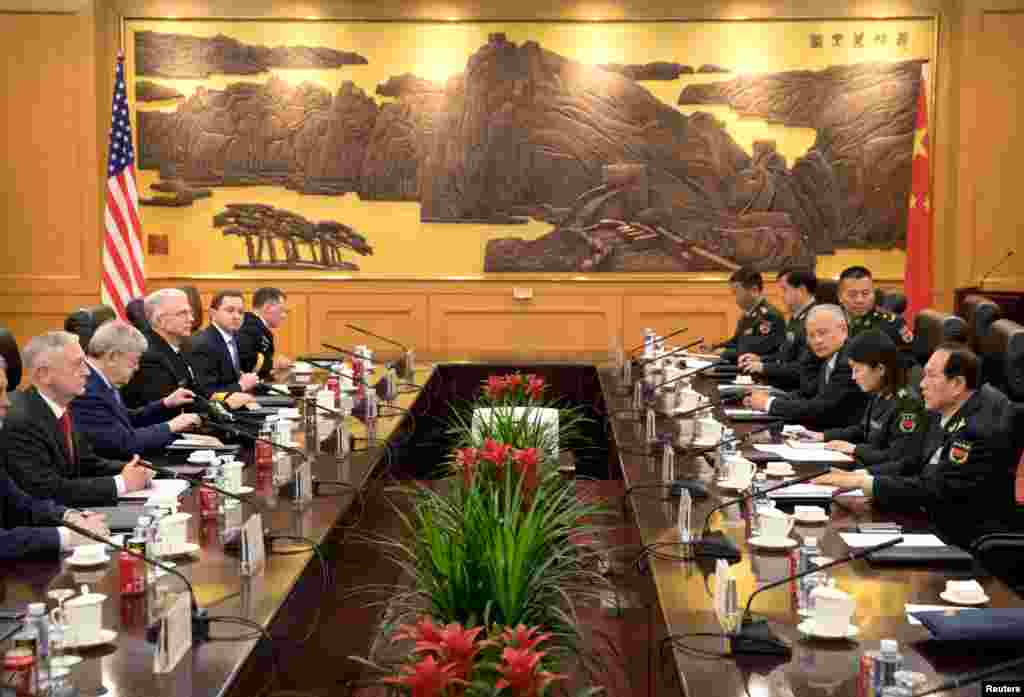 美国国防部长吉姆&middot;马蒂斯、美国驻华大使布兰斯塔德在北京八一大楼同中国国防部长魏凤和、中国驻美国大使崔天凯举行会谈（2018年6月27日）。 马蒂斯说，他这次来中国是因为美中两军关系的重要性，包括两军关系对两国总体关系的重要性。魏凤和表示，马蒂斯来访对两军关系、两国关系具有积极意义，双方建立战略互信甚至合作十分重要。马蒂斯希望在北京与中方官员进行的所有对话都能像他与魏凤和之间所进行的对话一样&ldquo;公开而坦诚&rdquo;。他还邀请魏凤和访问五角大楼。