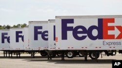 联邦快递卡车在弗吉尼亚州桑德斯顿里士满国际机场。(2017年4月18日)
