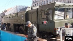 红场阅兵彩排时的伊斯康德尔导弹（美国之音白桦拍摄）