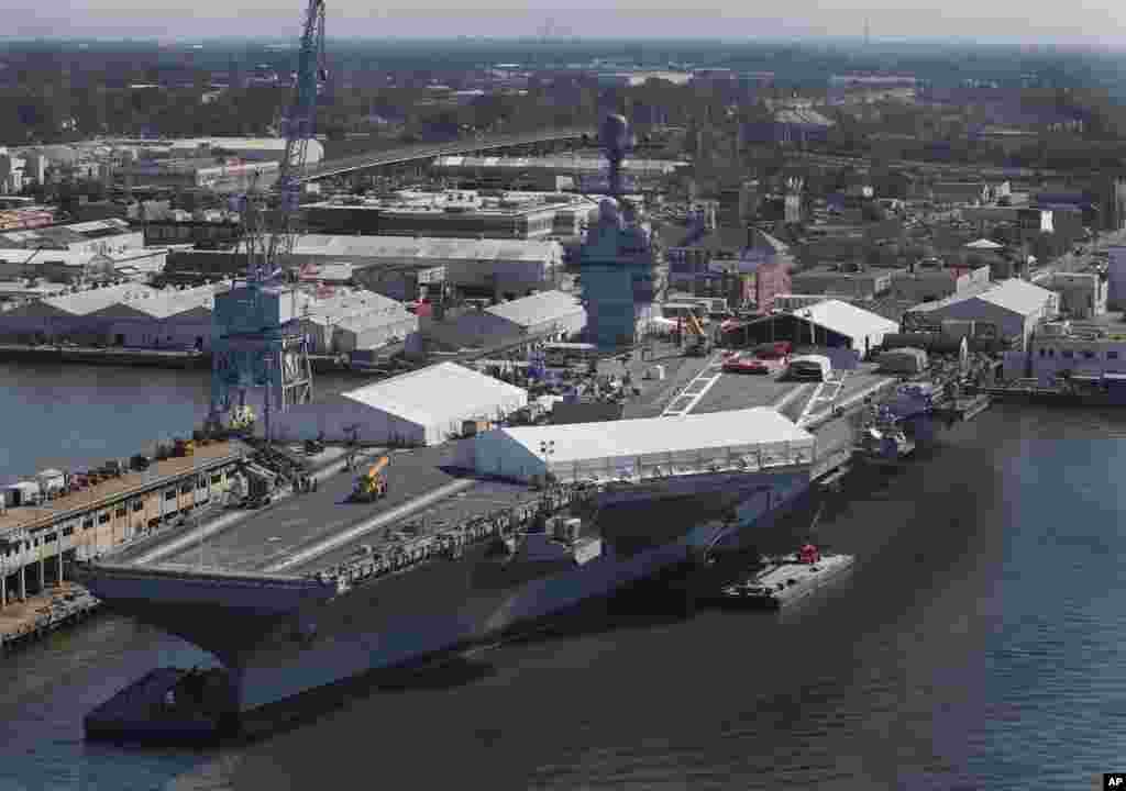 在维吉尼亚州纽波特纽斯造船厂，美军福特号航空母舰进入建造的最后阶段（2016年4月27日）。该航母的建造始于2009年，当时计划2015年完成，耗资105亿美元。美国海军说，成本超支和工期拖延的原因在于这艘航母的技术十分尖端。