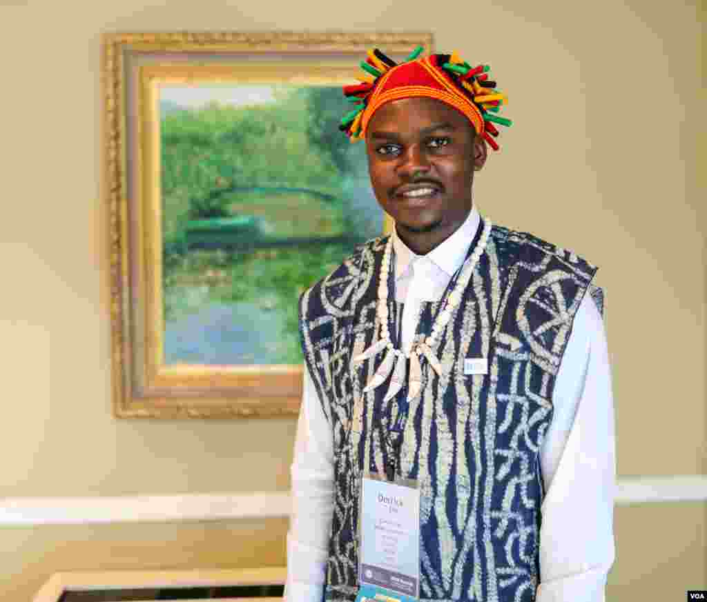 Derrick daga Cameroon