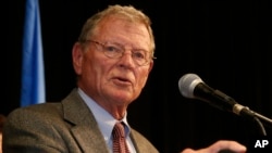 共和党资深议员英霍夫(资料照片)