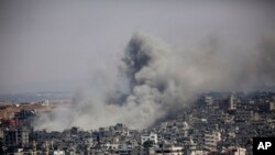 以色列星期六轟炸後加沙地帶升起濃煙