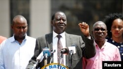 代表全国超级联盟（NASA）参选肯尼亚总统的反对党领袖拉伊拉·奥廷加2017年9月26日在内罗毕举行的一次记者会上讲话