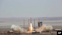 伊朗国防部提供的凤凰号运载火箭发射的图片 (2017年7月27日)