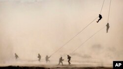 美国和印度军人进行“准备战争”联合演习 - 资料照片