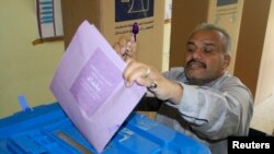 伊拉克選民在投票