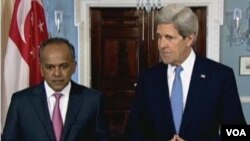 新加坡外长尚穆根与美国国务卿克里会晤(美国之音视频截图)