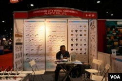 郭先生的摊位(美国之音龚小夏 拍摄)