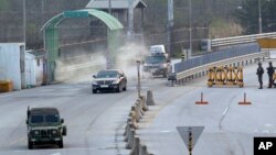 韓國在朝鮮開城工業園區分隔韓國和朝鮮的板門店非軍事區附近的海關，移民和檢驗局。