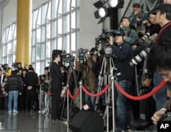 大批国际媒体采访陈云林抵台