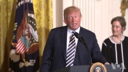 教师示威潮中 川普总统赞扬教师的贡献