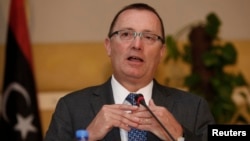 Gaanfa Afrikaatti Jiila Adada Yunaaytid Isteets Jefrii Feeltiman (suuraa faayilii)