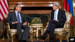 12月14日美國國務卿克里和俄羅斯外長拉夫羅夫（左）在羅馬舉行會談。 