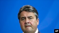 2016年6月 29日德国经济部长兼副总理加布里尔在柏林对记者谈话。 