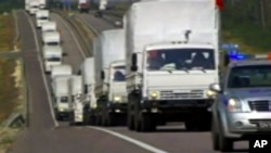 裝載著救援物資的俄羅斯卡車車隊在前往烏克蘭邊境