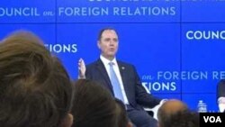 美眾議院常設情報特別委員會主席謝安達星期二在外交關系協會的一個座談會上（美國之音莉雅拍攝）