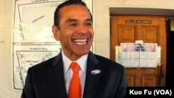 洛杉矶市长维拉莱戈沙(美国之音国符拍摄)