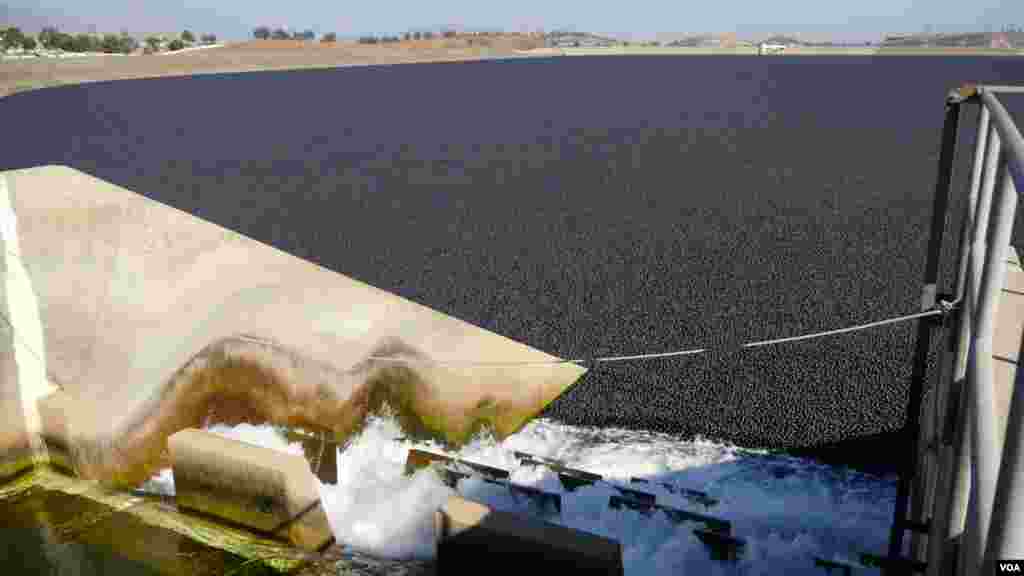 洛杉矶水库入水口（美国之音国符拍摄）