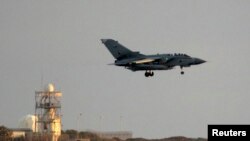 2014年9月28日英国旋风式战机空袭伊拉克后降落在英国皇家空军在塞浦路斯阿克罗蒂里基地