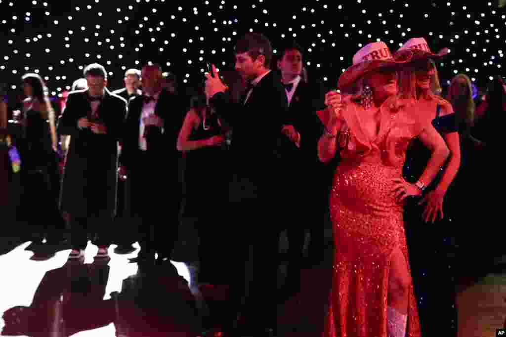 Гости торжества на &laquo;Балу свободы&raquo; в Вашингтонском конференц-центр.