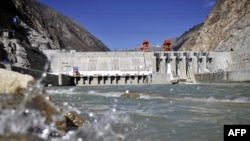 西藏的藏木水电站(2014年11月23日)