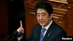 日本首相安倍晋三10月15日在东京