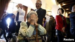 2015年10月19日韩国与家人团聚参与者等待与亲人会面