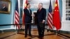 美国国务卿蒂勒森在国务院与来访的中国国务委员杨洁篪握手（2018年2月8日）