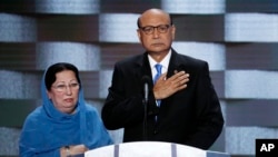 Khizr Khan, iyayen Capt. Humayun S. M. Khan wanda ya rasa ransa a Iraqi da Trump ya wofantar, lamarin bai yiwa amurkawa dadi ba.