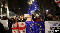 На акции протеста оппозиции против переноса правительством переговоров о вступлении в Европейский союз до 2028 года. Тбилиси, 11 декабря 2024 г.