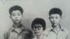 熊焱早年和母亲、兄长合照（熊焱提供）